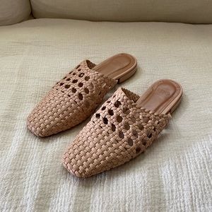 LOQ Marti sandal in 100% leather.